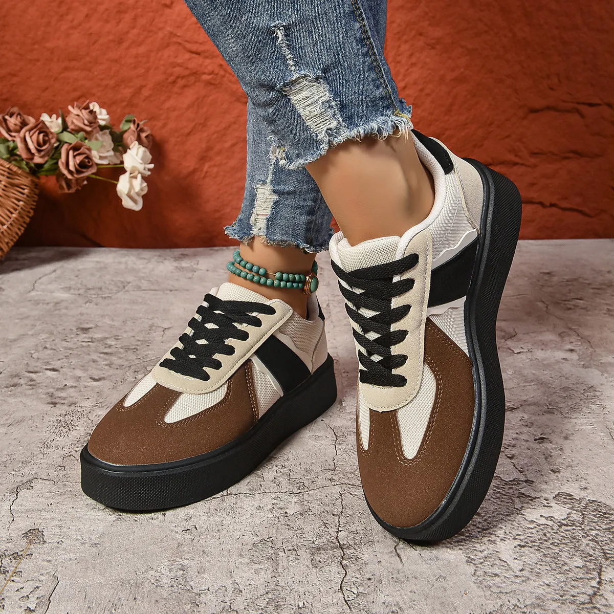 Aura Sneakers