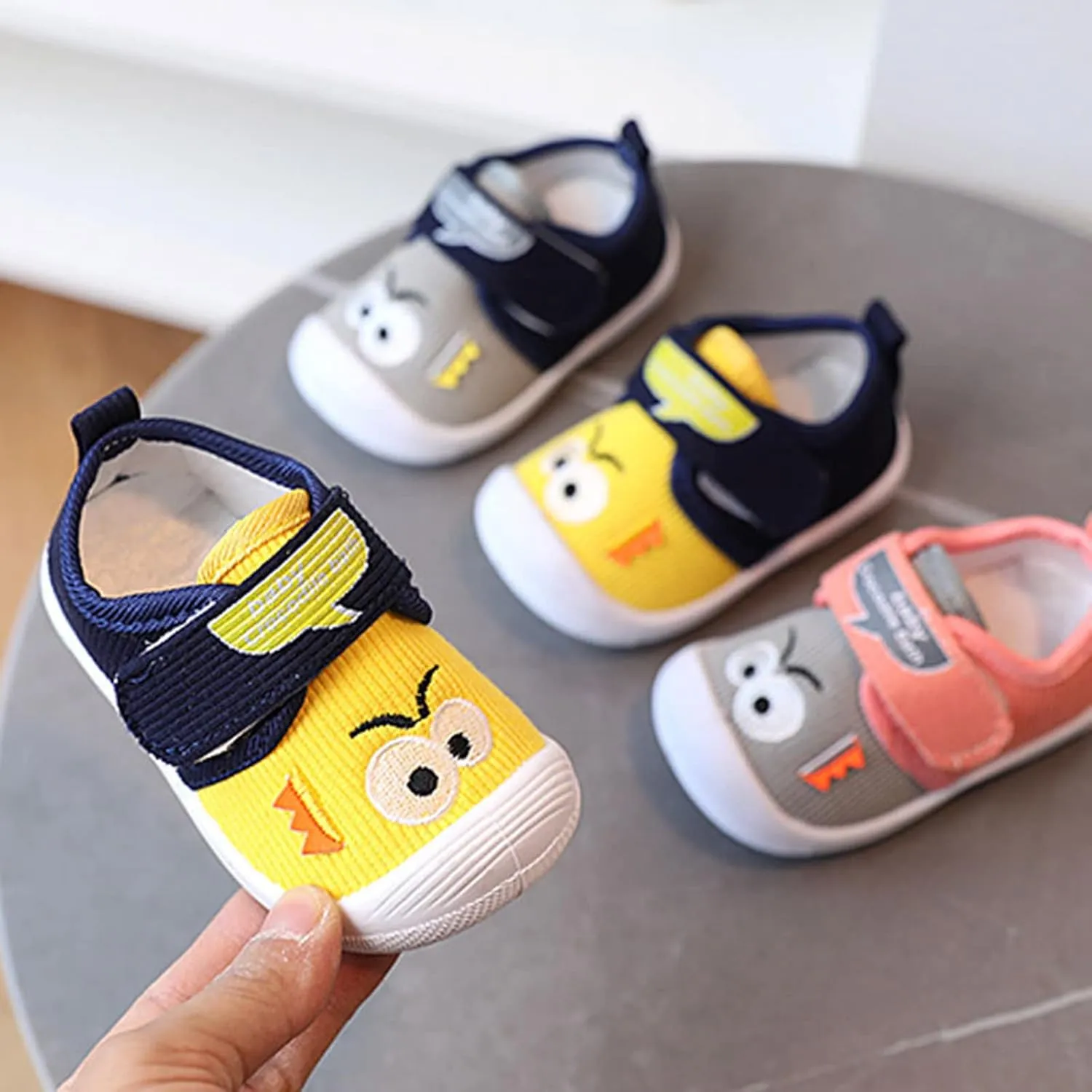 Baby Girls Boys Squeaky Flat Shoes Lightweight Breathable Non-Slip Sneakers Infant First Walking Shoes Outdoor Indoor