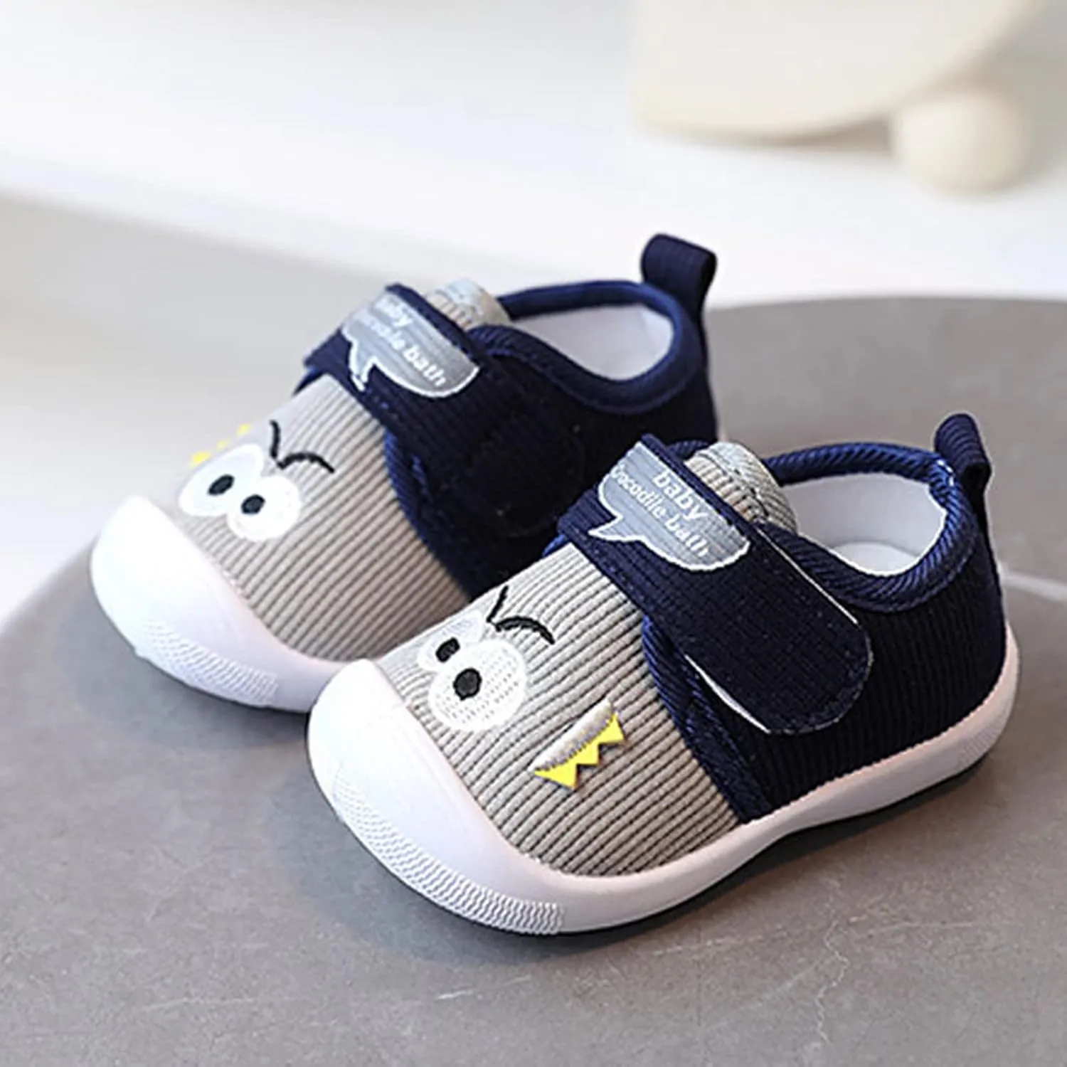 Baby Girls Boys Squeaky Flat Shoes Lightweight Breathable Non-Slip Sneakers Infant First Walking Shoes Outdoor Indoor
