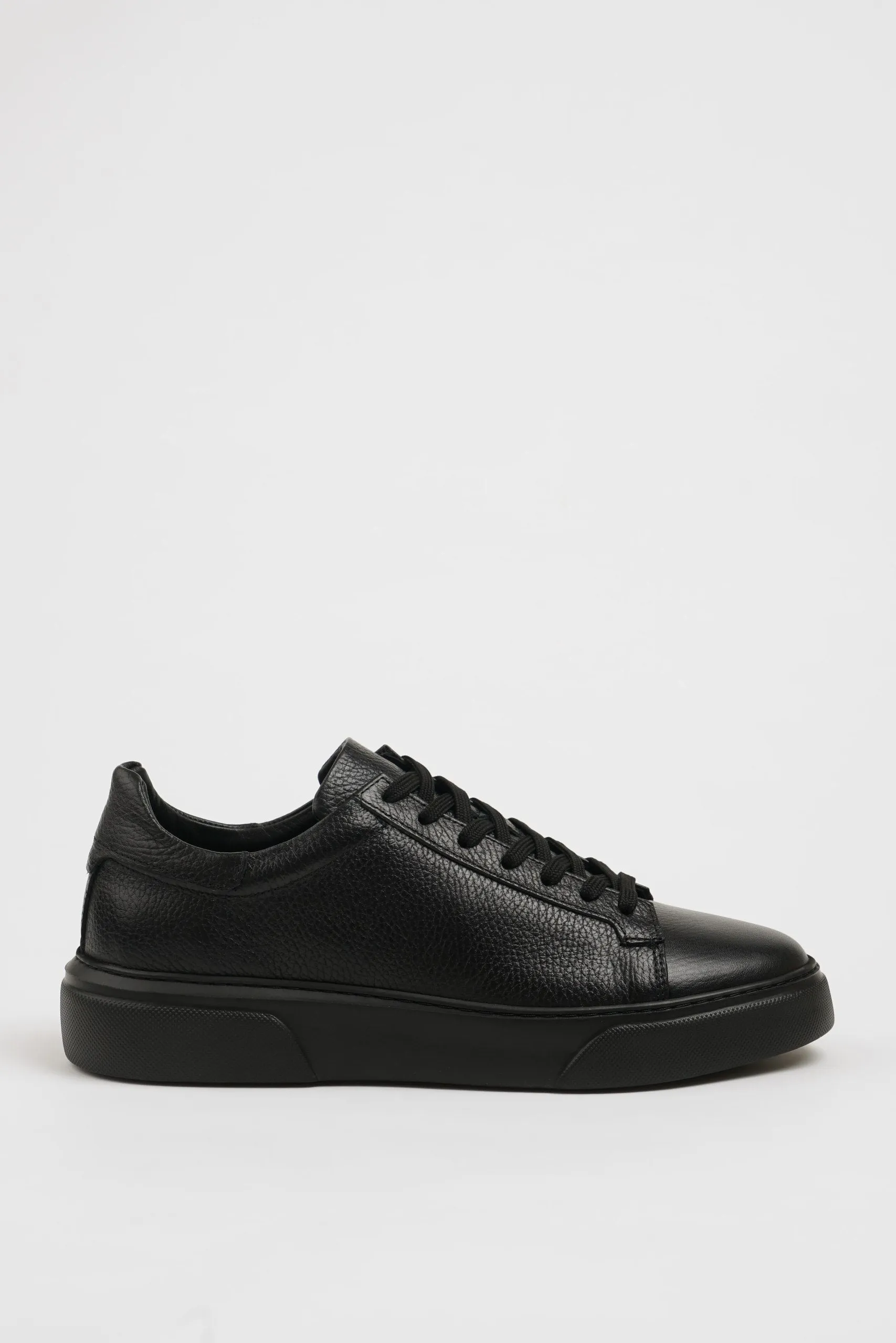 Urban Explorer Black Leather Sneakers